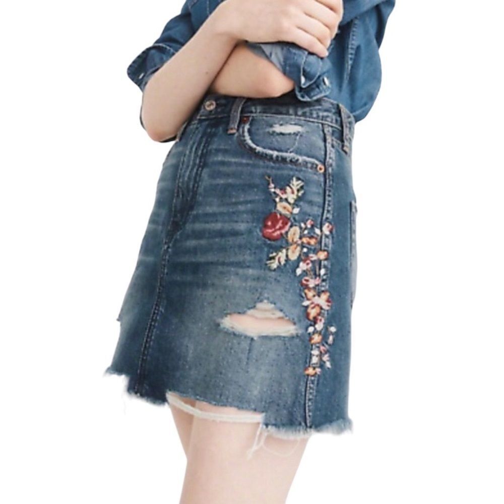 🆕Abercrombie & Fitch Floral Embroidered Blue Denim Skirt